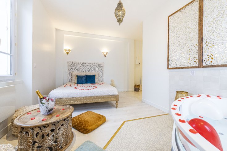 Hébergement AbracadaRoom : Suite 1001 nuits avec Jacuzzi 15min Disney - Image 5