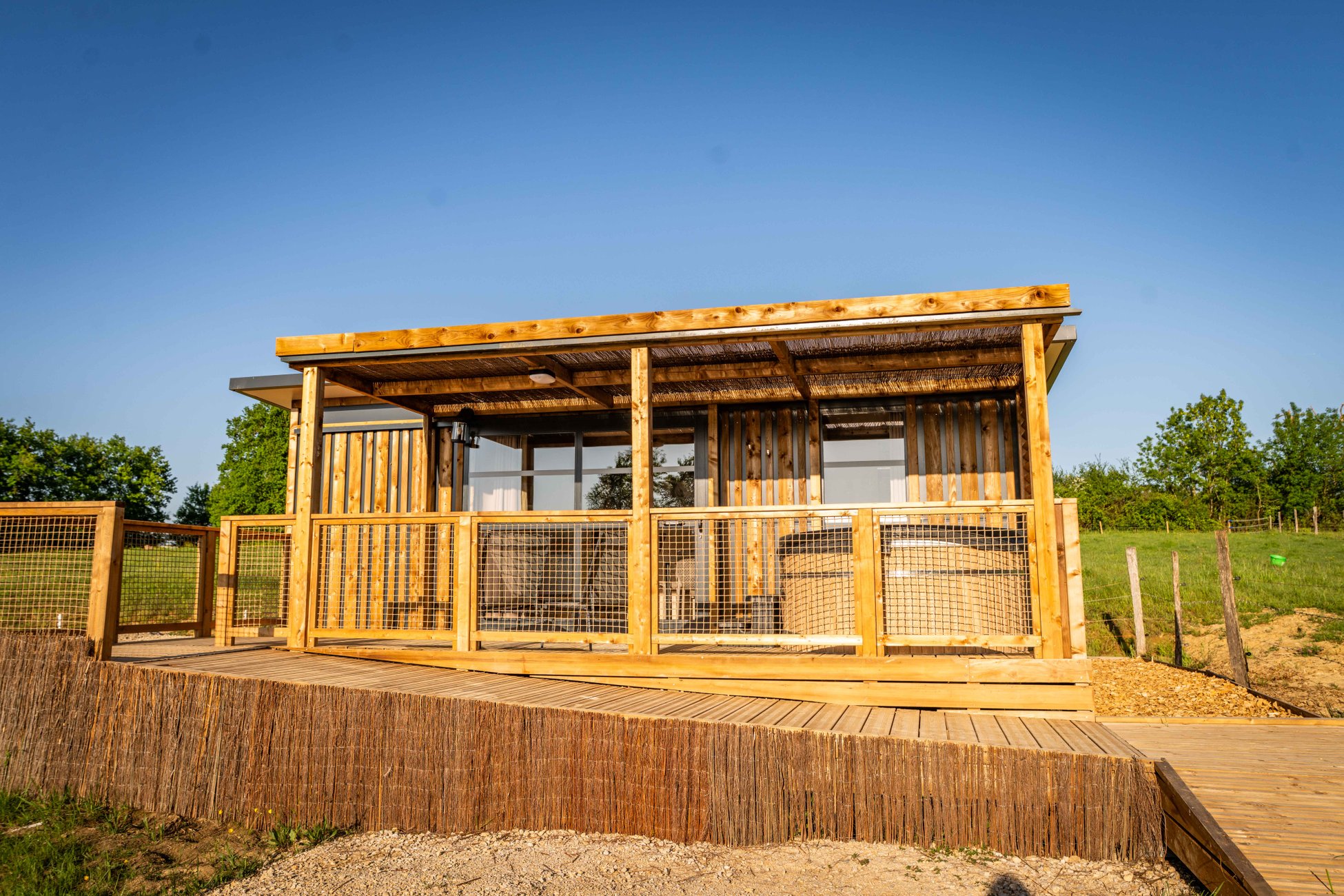 Hébergement UnicStay : Cabane PMR Spa Animaux à Bâgé-Dommartin